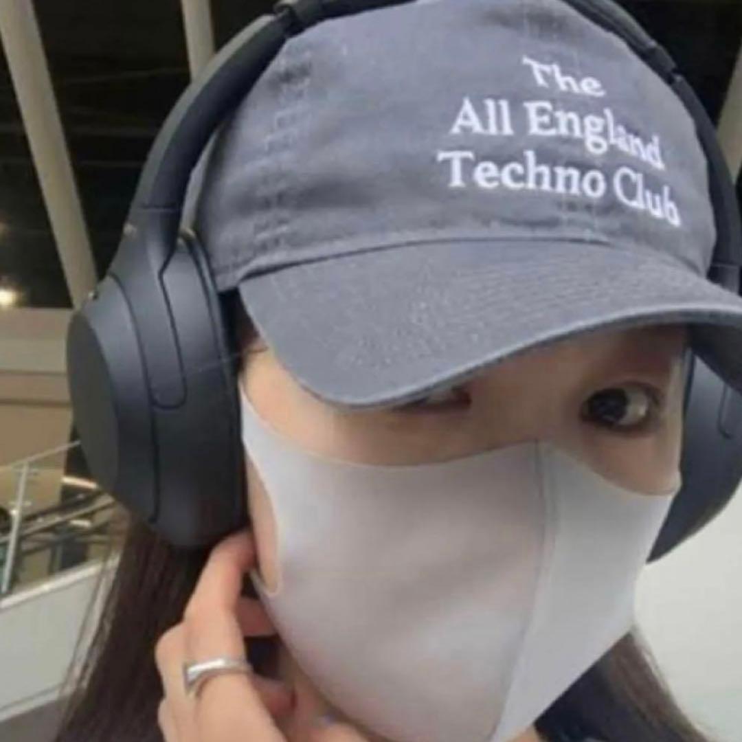 極美品　idea books technoismyboyfriend キャップ